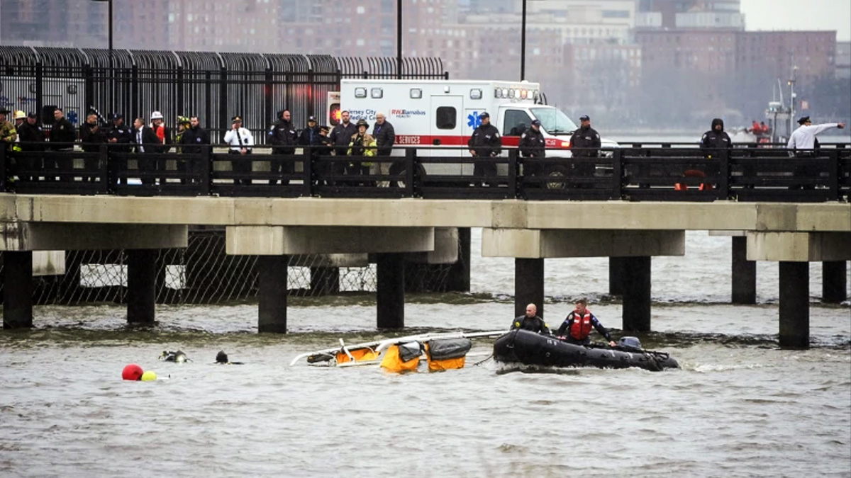 নিউইয়র্কে নদীতে হেলিকপ্টার বিধ্বস্ত, শিশুসহ নিহত ৬