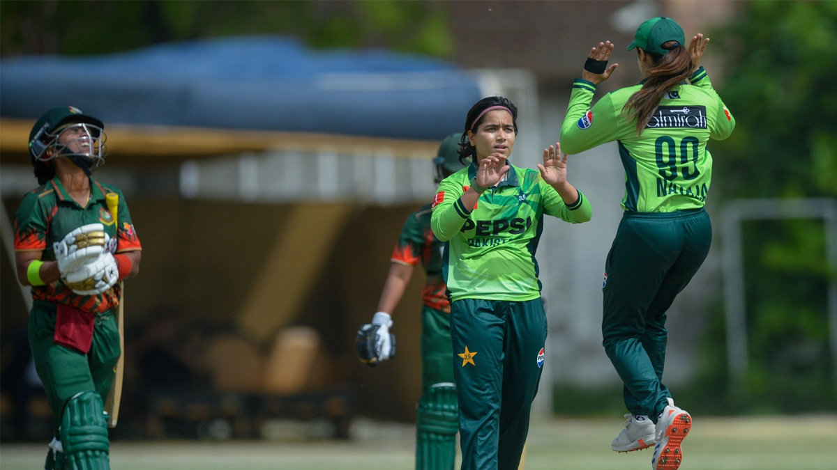 ফাতিমা সানার স্পেলে দিশেহারা বাংলাদেশ, হাল ধরেও নার্ভাস ফিফটিতে আউট রিতু