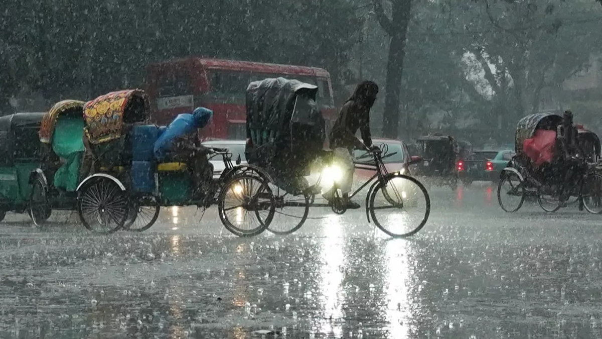 সাগরে লঘুচাপ, বৃষ্টির পূর্বাভাস, সমুদ্রবন্দরে ৩ নম্বর সতর্ক সংকেত