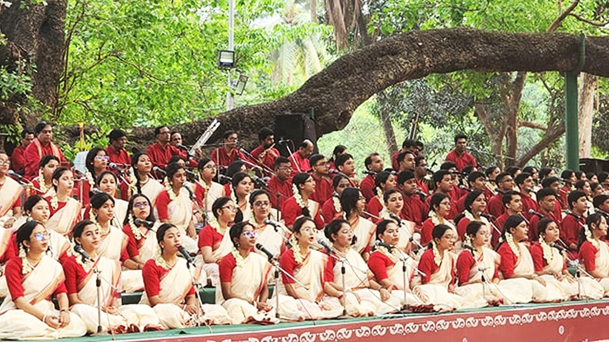 রমনার বটমূলে ছায়ানটের বর্ষবরণ অনুষ্ঠান শুরু