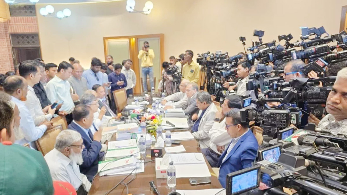 জাতীয় ঐকমত্য কমিশনের সাথে বৈঠকে বসেছে বিএনপি