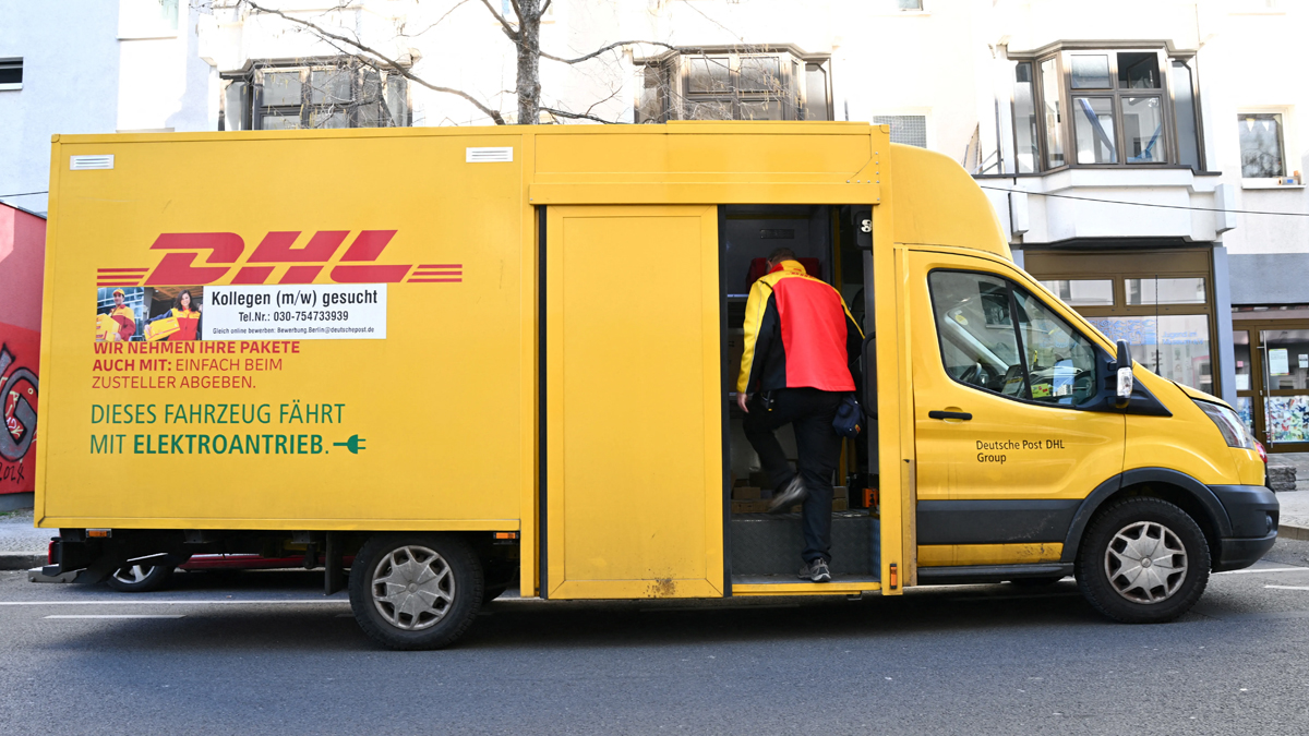 যুক্তরাষ্ট্রে উচ্চমূল্যের পার্সেল পাঠানো স্থগিত করলো ডিএইচএল এক্সপ্রেস