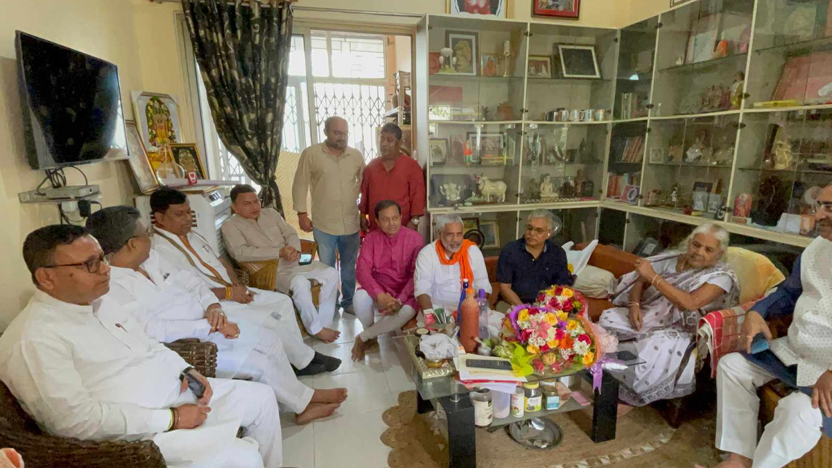 রাতে বিয়ে, সকালেই মর্নিং ওয়াকে ষাটোর্ধ্ব বিজেপি নেতা দিলীপ