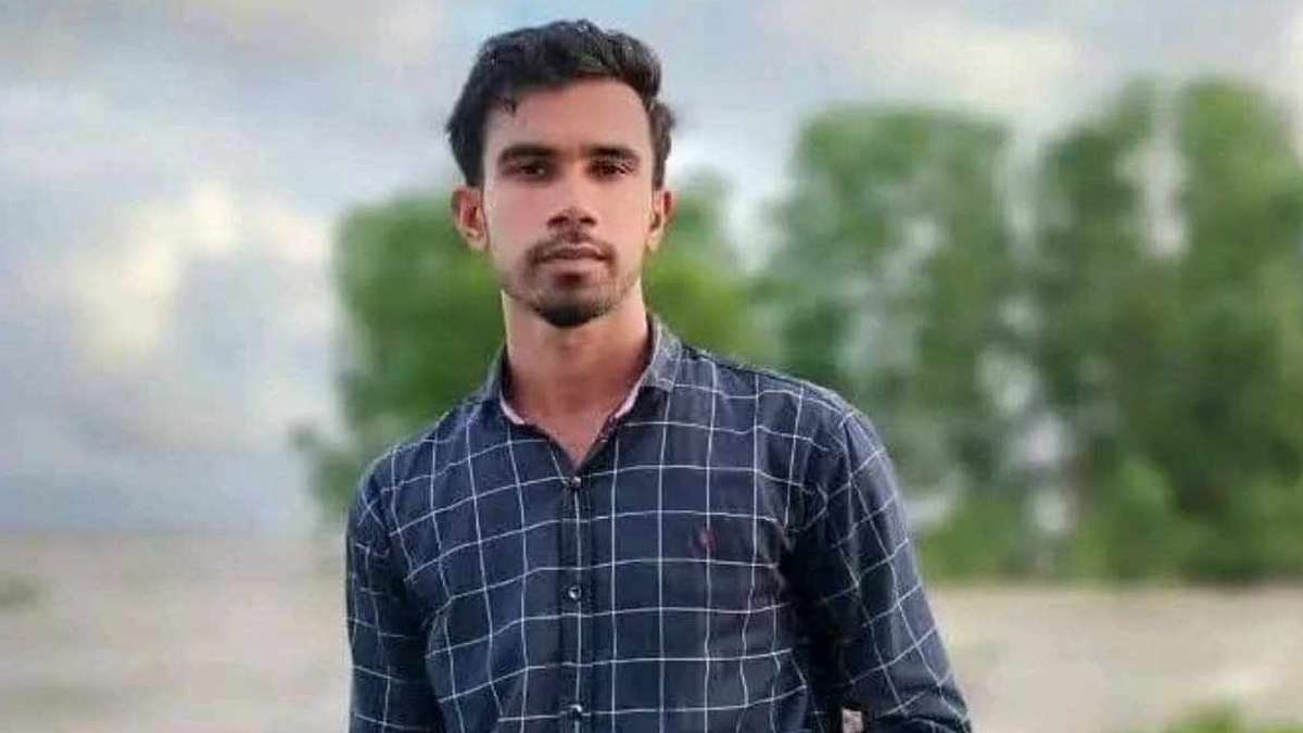 পটুয়াখালীতে ফুটবল খেলতে গিয়ে ট্রলারডুবি, নিখোঁজ যুবক