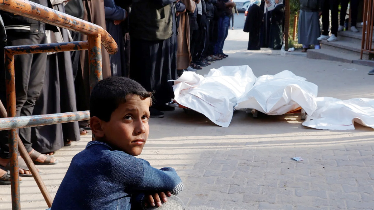 গাজায় ইসরায়েলি হামলায় এক সাংবাদিকসহ একই পরিবারের ১০ সদস্য নিহত