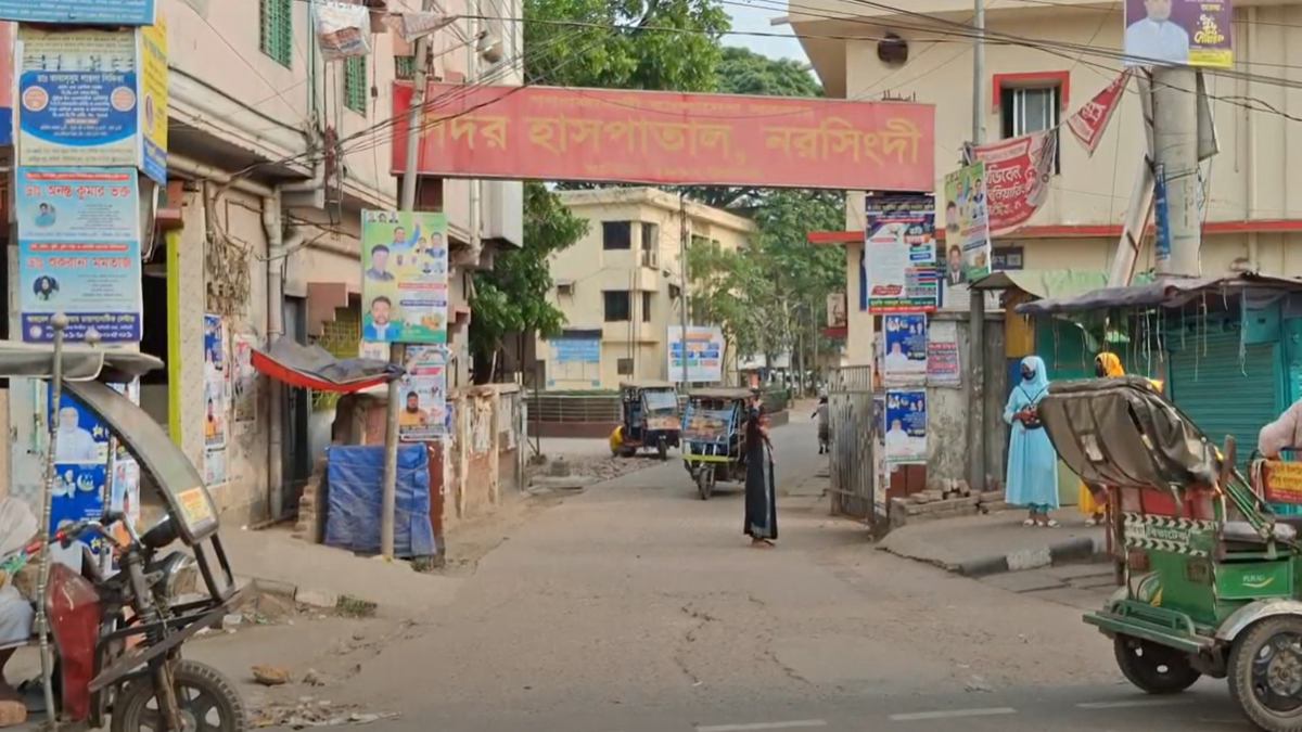 নরসিংদীতে বাস-কাভার্ডভ্যান সংঘর্ষে শিশু নিহত