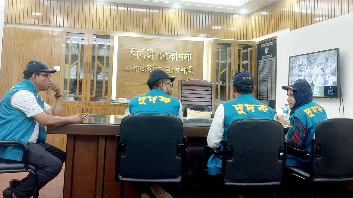 রাজশাহী এলজিইডির নির্বাহী প্রকৌশলীর কার্যালয়ে দুদকের অভিযান