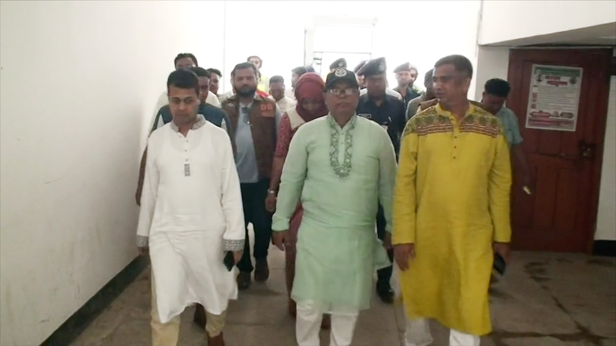 নাটোরে আদালতের মালখানায় চুরির ঘটনায় আকাশ-বাতাসসহ ৮ জন গ্রেফতার