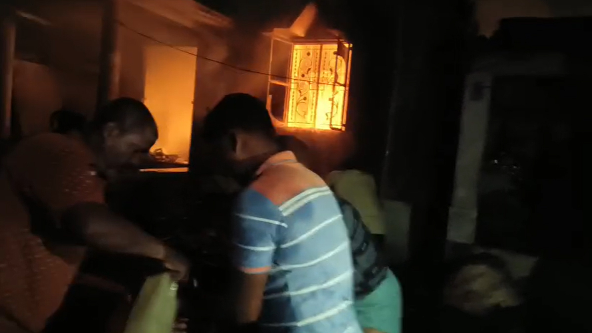 ঈদের রাতে পশ্চিমবঙ্গে আতশবাজি কারখানায় বিস্ফোরণ, তিন শিশুসহ নিহত ৭