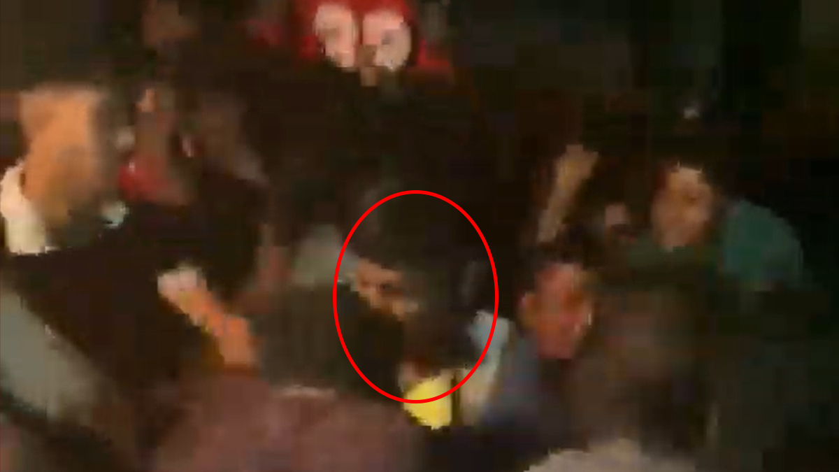 টাঙ্গাইলে মাদক কিনতে গিয়ে গণধোলাই খেলো পুলিশ কনস্টেবল