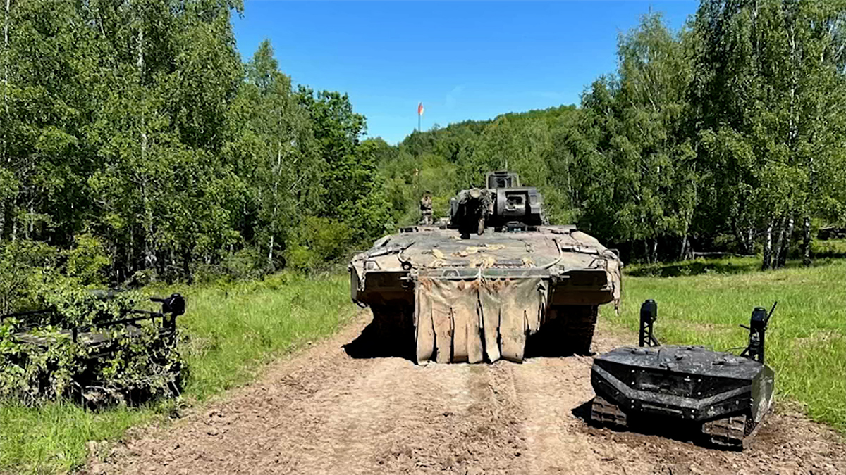 যুদ্ধক্ষেত্র থেকে আহতদের সরিয়ে নিচ্ছে রোবট! করছে অস্ত্র সরবরাহও