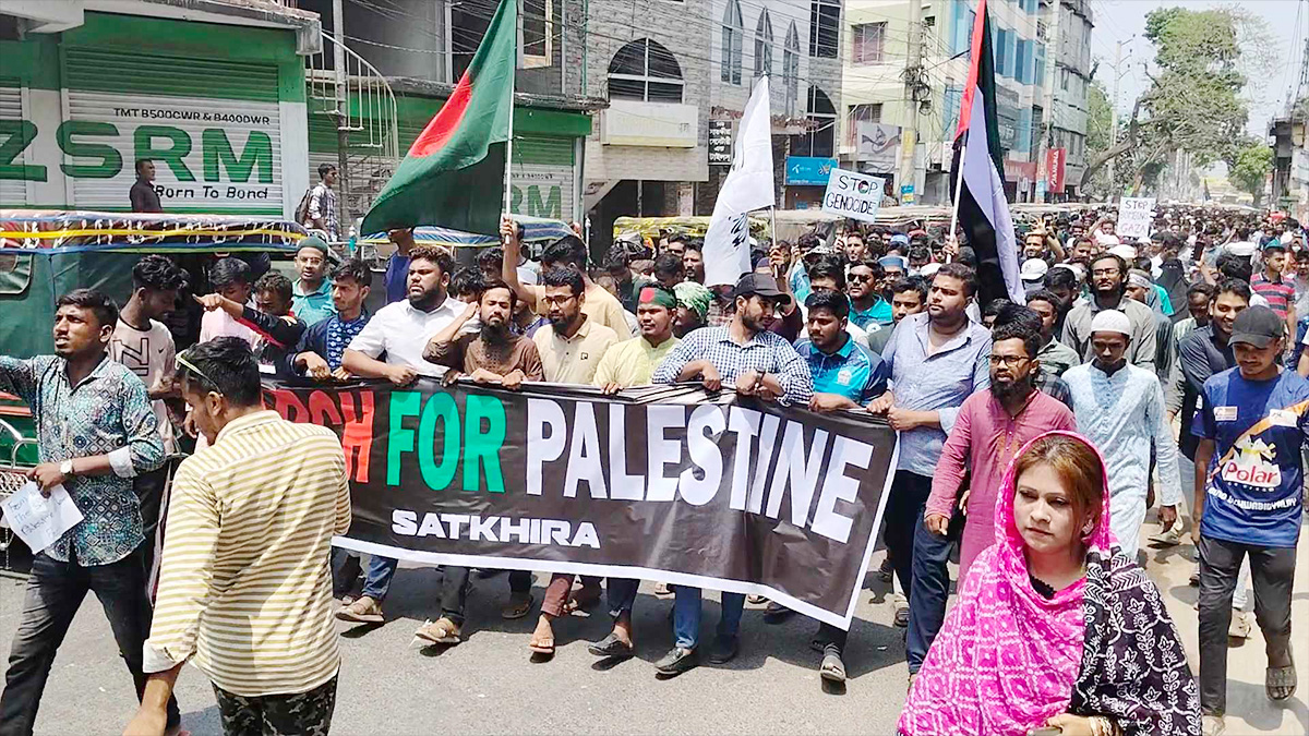 ‘নো ওয়ার্ক, নো স্কুল’ কর্মসূচিতে সাতক্ষীরায় বিক্ষোভ