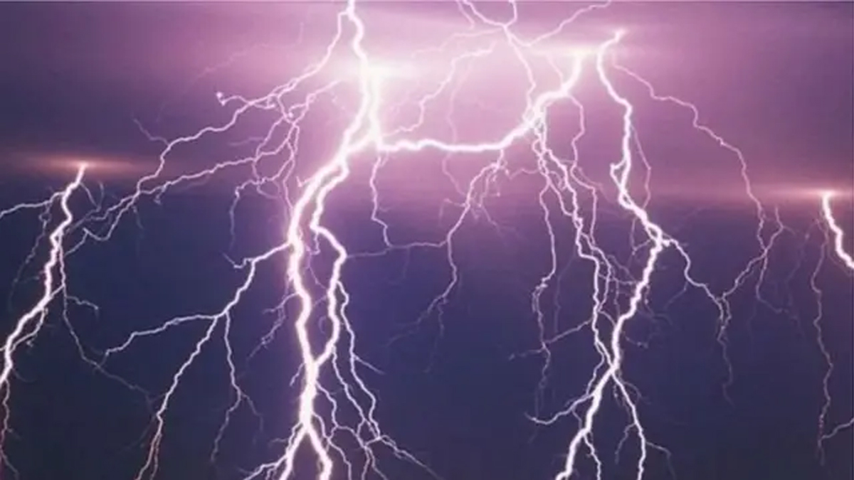 বজ্রপাতে ১০ জনের প্রাণহানি