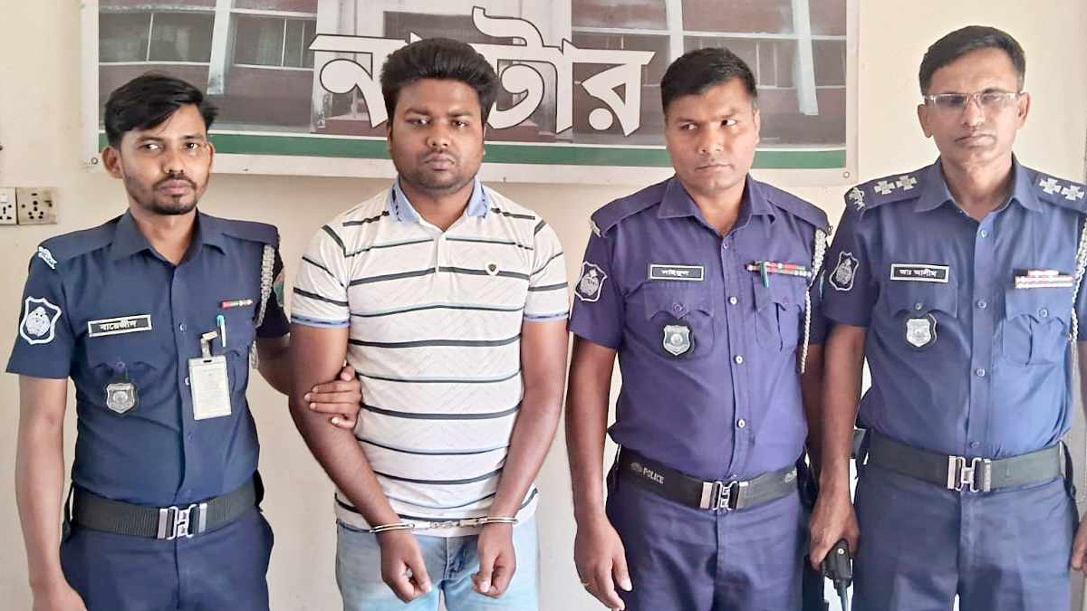 নাটোরে থানা থেকে ছিনিয়ে নেয়া ছাত্রদল নেতাসহ গ্রেফতার ৪, ওসিসহ চার পুলিশ প্রত্যাহার