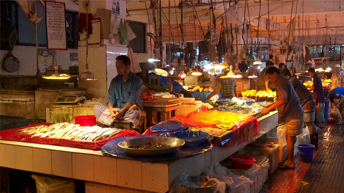 বৈরী আবহাওয়ায় বাজারে বিরূপ প্রভাব