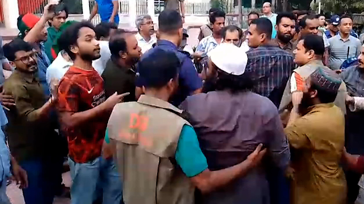 বগুড়ায় উদীচীর জাতীয় সংগীত পরিবেশনের অনুষ্ঠানে হামলা