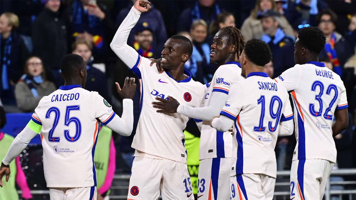 কনফারেন্স লিগের ফাইনালে এক পা চেলসির