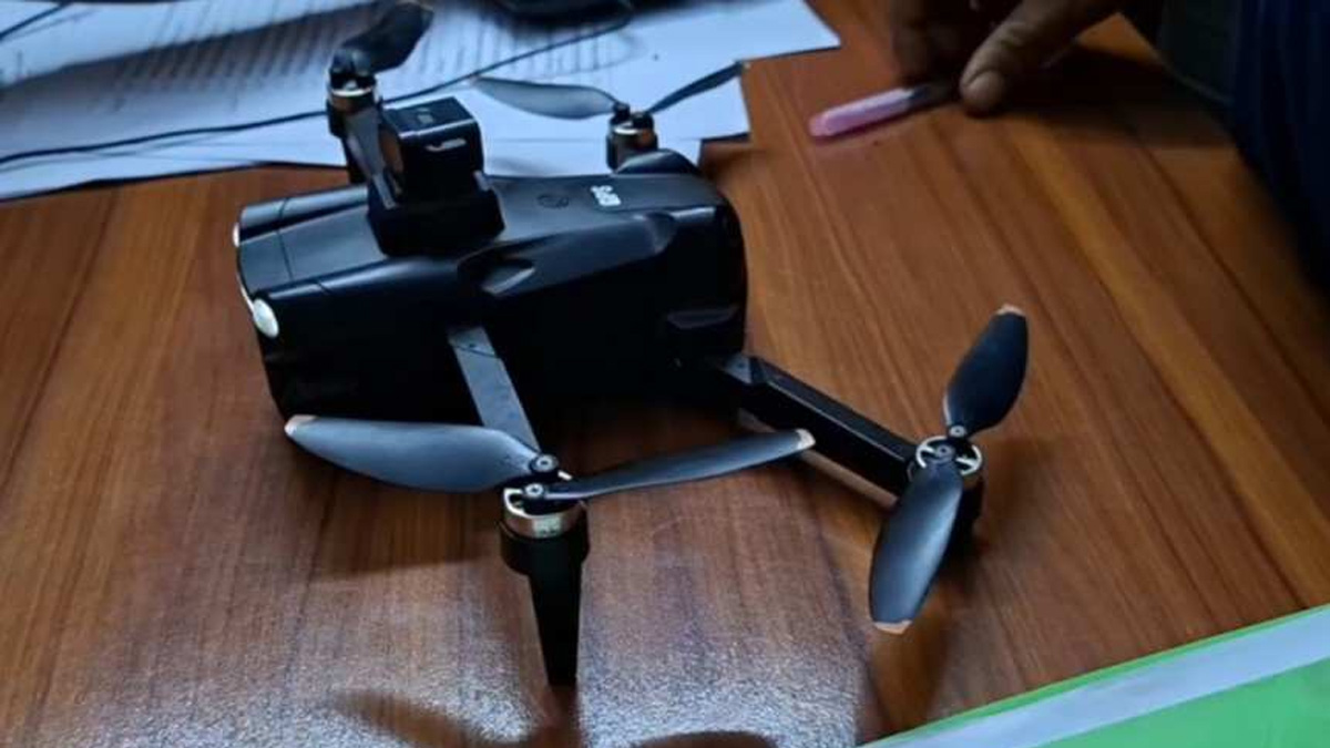 দিনাজপুরে সীমান্তবর্তী ধান ক্ষেত থেকে ড্রোন উদ্ধার