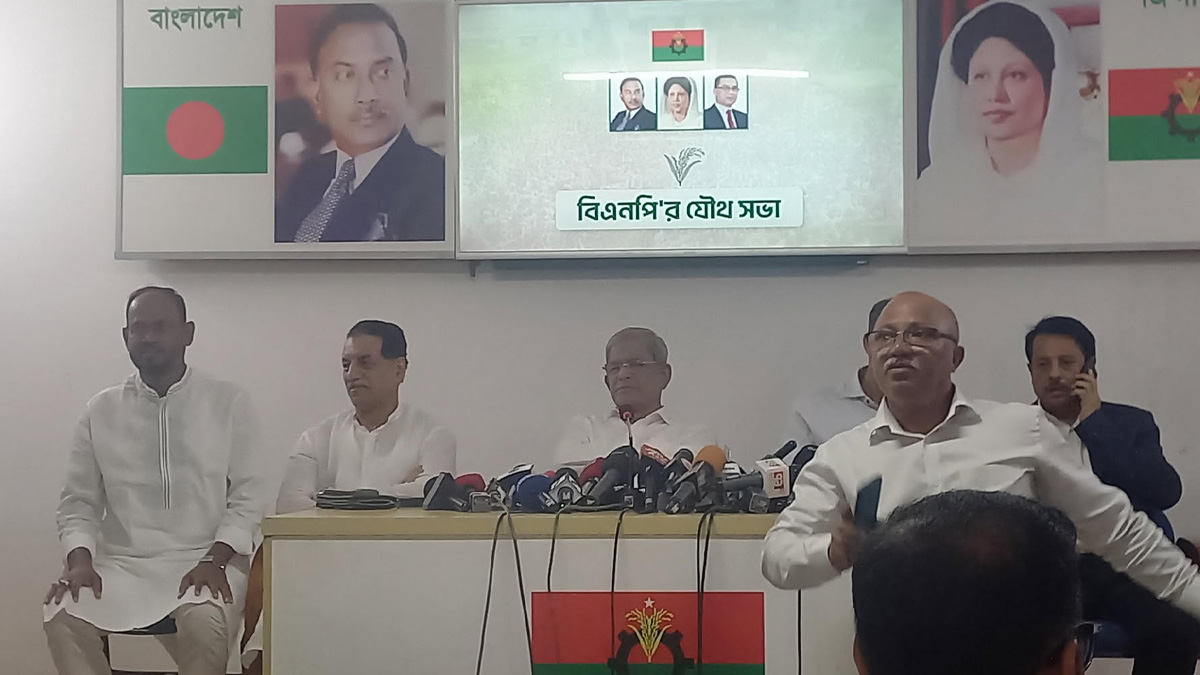 রাস্তার দুই পাশে দাঁড়িয়ে খালেদা জিয়াকে অভ্যর্থনা জানাবেন নেতাকর্মীরা: ফখরুল