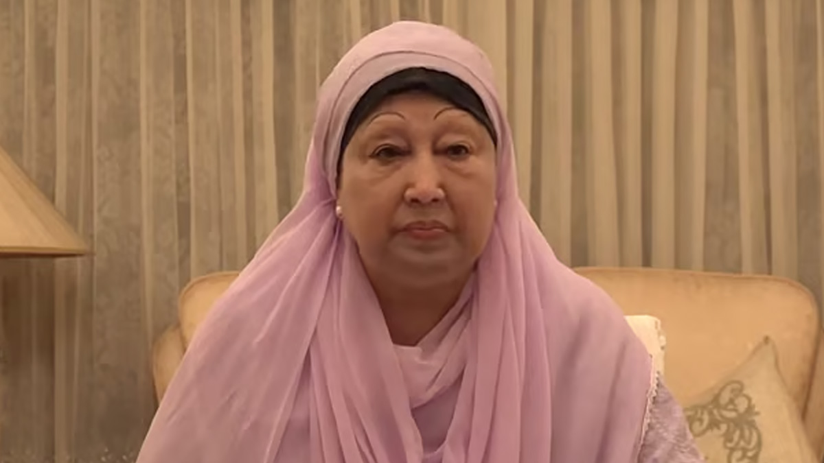 খালেদা জিয়ার হাতে গুলশানের বাড়ির কাগজ তুলে দিলেন গণপূর্ত উপদেষ্টা