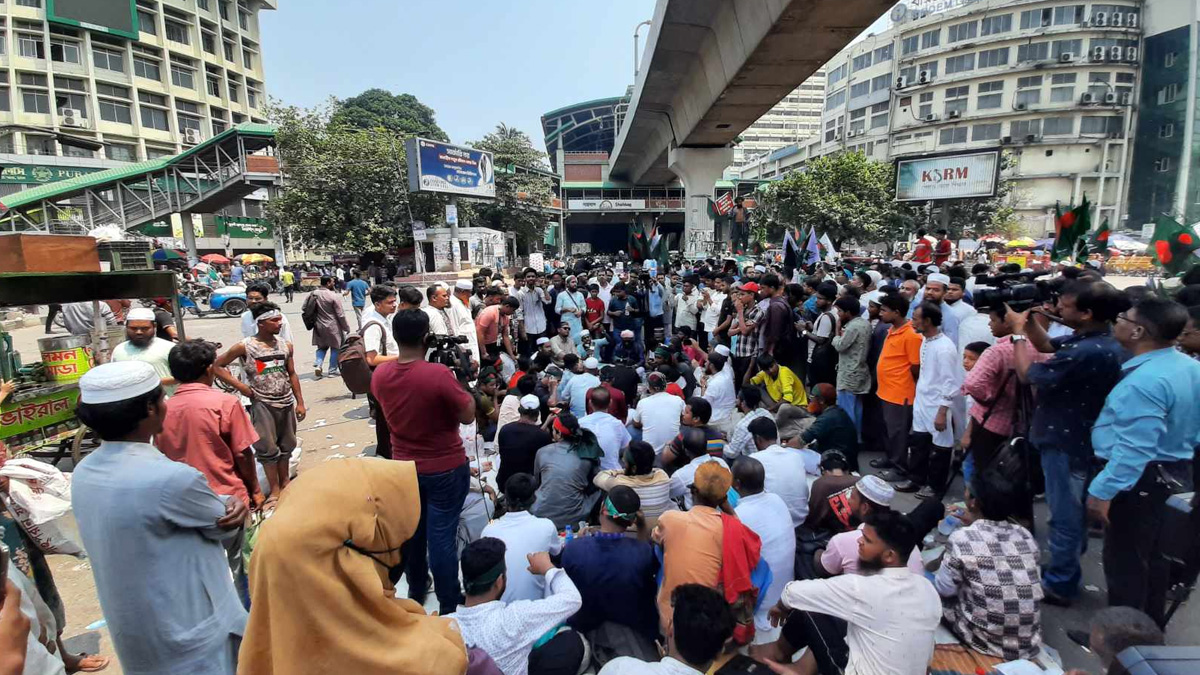 ৩৭ ঘণ্টা ধরে চলছে ছাত্র-জনতার আন্দোলন