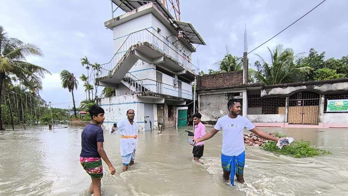 নোয়াখালীতে বৃষ্টি ও জোয়ারের পানিতে দুর্ভোগ-আতঙ্ক