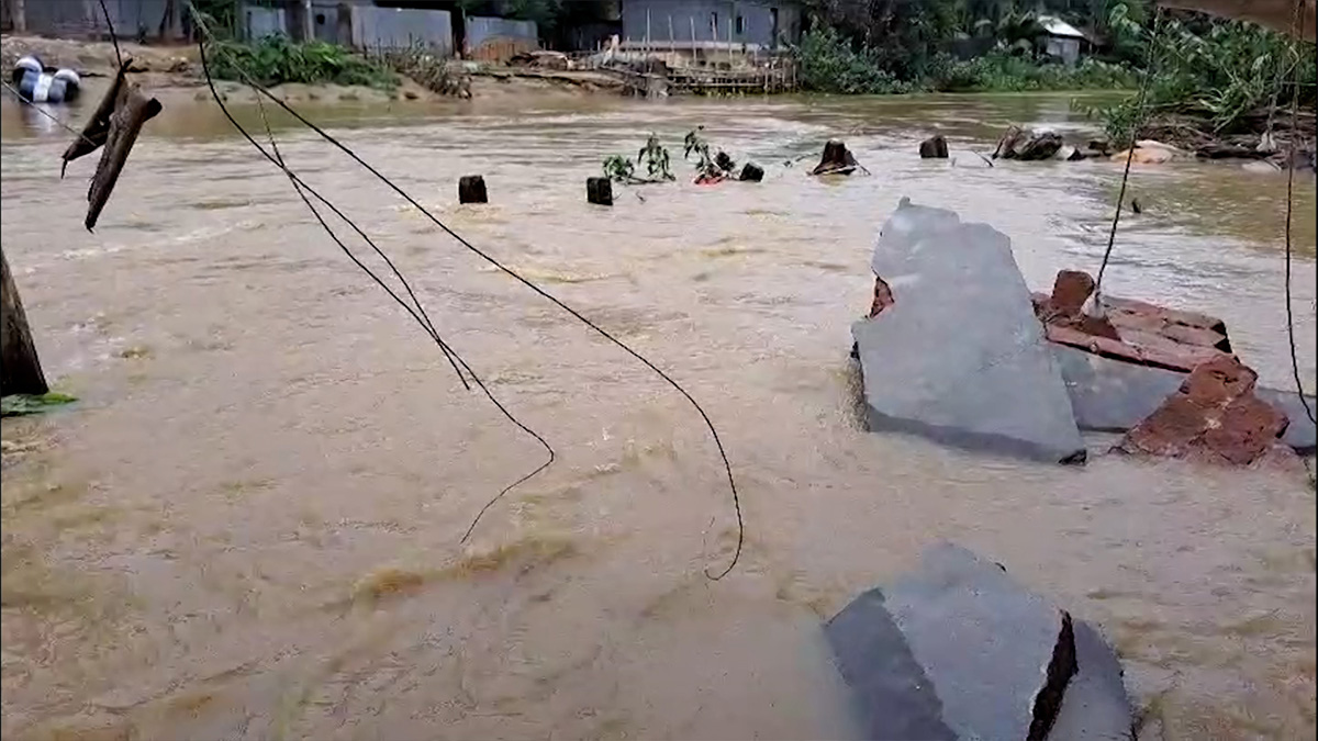 শেরপুরে নদীর বাঁধ ভেঙে ১০ গ্রাম প্লাবিত