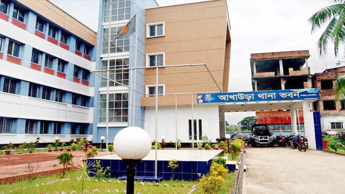 আখাউড়ায় দরজা ভেঙে অর্ধগলিত মরদেহ উদ্ধার