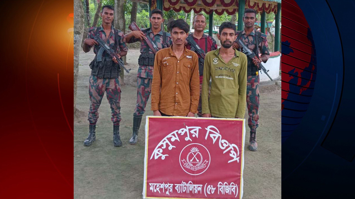 ভারত থেকে অবৈধ অনুপ্রবেশের জেরে ঝিনাইদহ সীমান্তে আটক ২