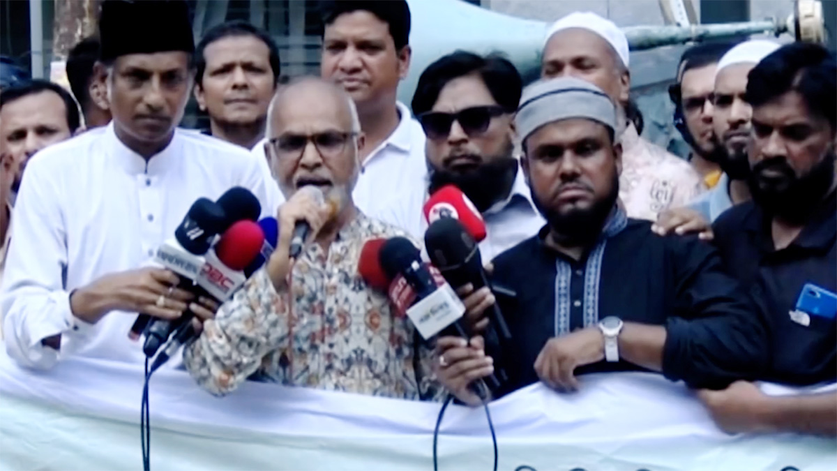 বিএসইসির চেয়ারম্যানের পদত্যাগের দাবিতে মতিঝিলে বিক্ষোভ