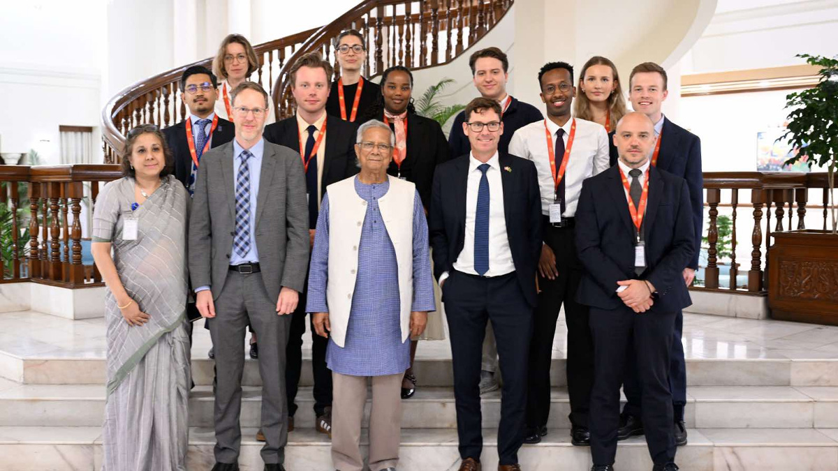 তরুণদের আরও বেশি রাজনীতিতে অংশগ্রহণের আহ্বান প্রধান উপদেষ্টার