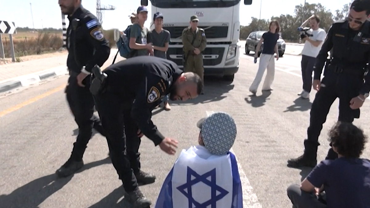 গাজায় ত্রাণ সহায়তা বন্ধের দাবিতে ইসরায়েলিদের বিক্ষোভ