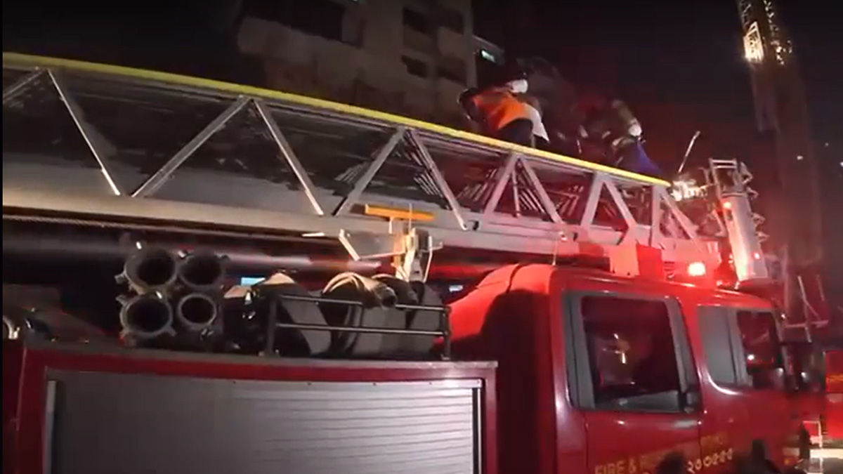 বেইলি রোডে সিরাজ টাওয়ারের আগুন নিয়ন্ত্রণে, ১৮ জন জীবিত উদ্ধার