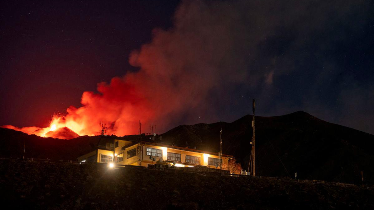 ফের জেগে উঠলো ইউরোপের সবচেয়ে সক্রিয় আগ্নেয়গিরি ‘মাউন্ট এটনা’