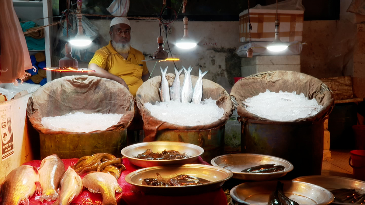 মাছের বাজারে উত্তাপ, সবজিতে স্বস্তি