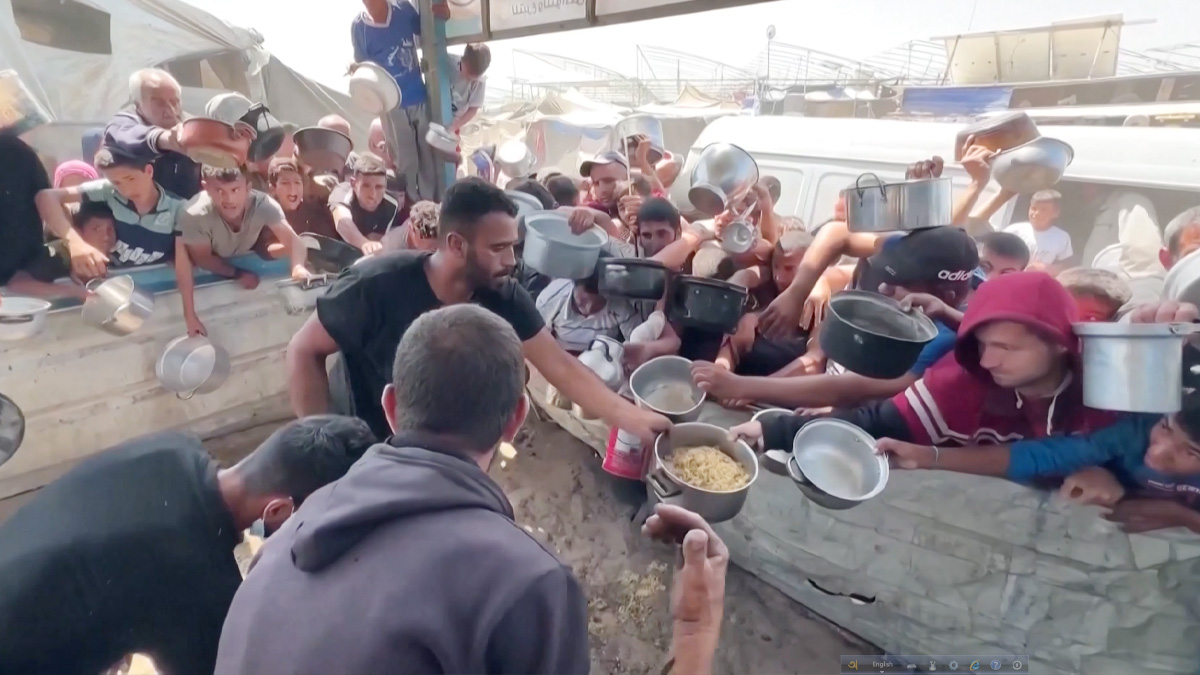 অবশেষে গাজায় সামান্য ত্রাণ প্রবেশের সুযোগ দিতে রাজি নেতানিয়াহু