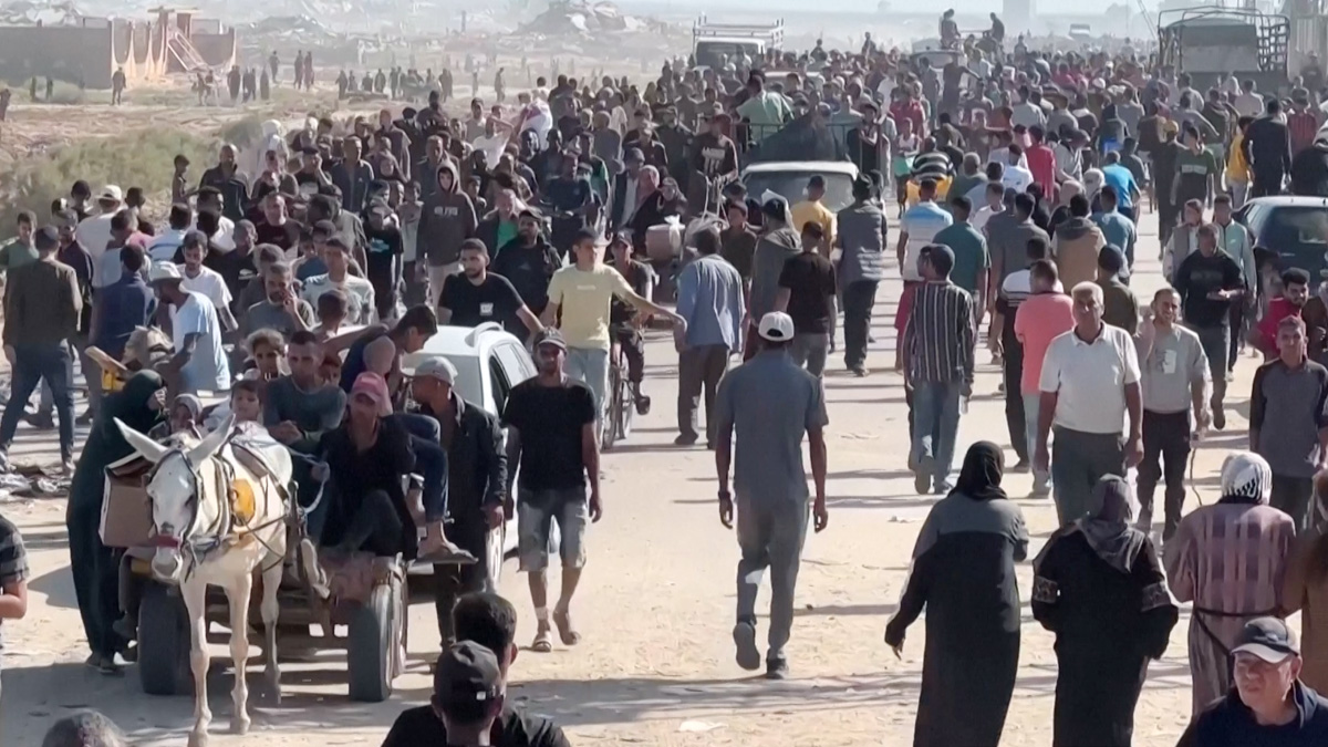 গাজায় ত্রাণ সংগ্রহের সময় ইসরায়েলি হামলায় নিহত ১০