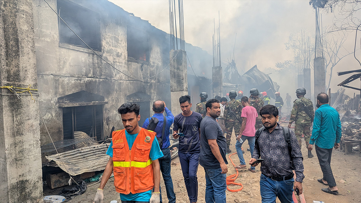আড়াই ঘণ্টার চেষ্টায় গাজীপুরের ঝুট গুদামের আগুন নিয়ন্ত্রণে