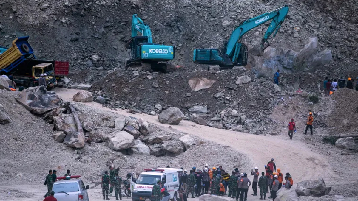 ইন্দোনেশিয়ায় পাথর খনি ধসে নিহত অন্তত ১০