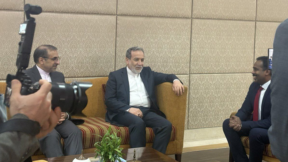 পাক-ভারত উত্তেজনার মধ্যেই দিল্লি পৌঁছেছেন ইরানের পররাষ্ট্রমন্ত্রী