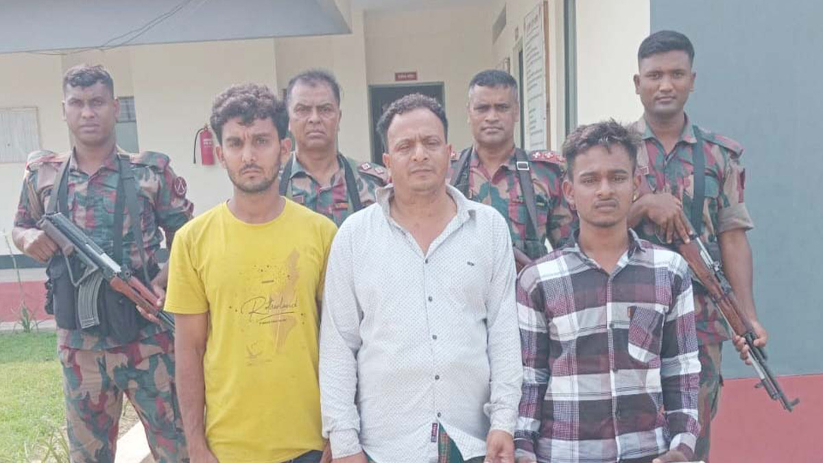 ঝিনাইদহ সীমান্ত দিয়ে ভারতে প্রবেশের সময় নারী-শিশুসহ আটক ১৯