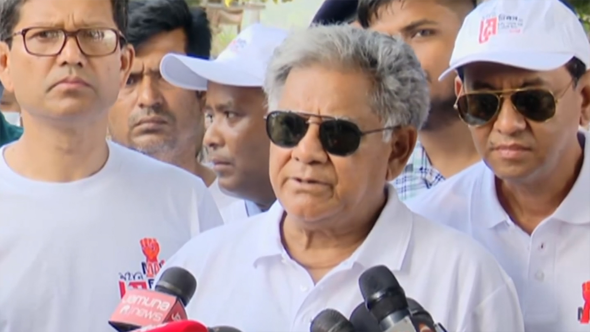 মহান মে দিবসের সকালে শ্রমিকদের অধিকার নিয়ে যা জানালেন শ্রম উপদেষ্টা