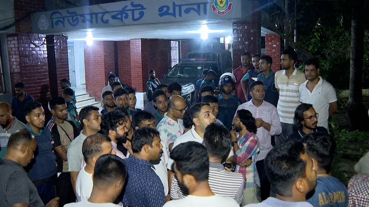 চাঁদনী চক মার্কেটে ঢাবি ছাত্রীকে হেনস্থা, গ্রেফতার ৩