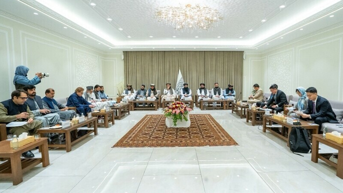 ত্রিপাক্ষিক বৈঠক: পাকিস্তান ও চীনের সাথে গঠনমূলক সম্পর্ক চায় আফগানিস্তান