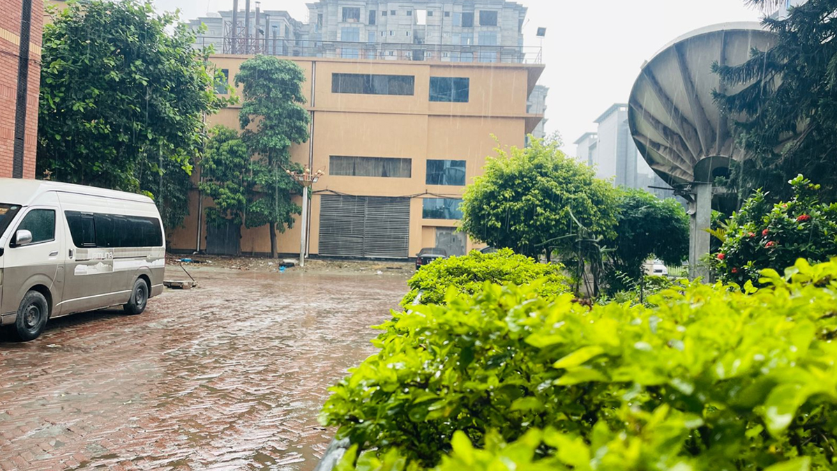 রাজধানীতে স্বস্তির বৃষ্টি