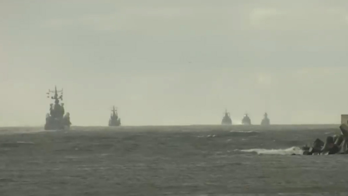 ইউক্রেন যুদ্ধের মধ্যেই বাল্টিক সাগরে বড় ধরনের নৌ মহড়া রাশিয়ার