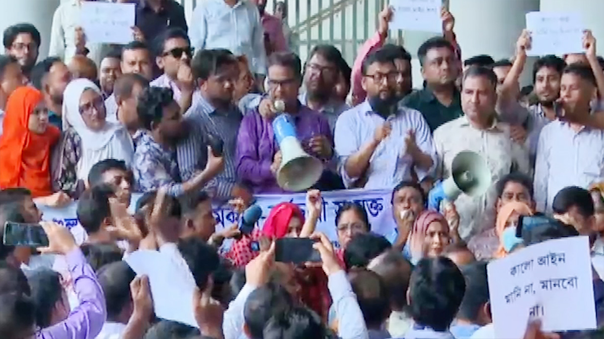 আজকের মধ্যে অধ্যাদেশ বাতিল না হলে সচিবালয় অচল করার ঘোষণা কর্মকর্তা-কর্মচারীদের