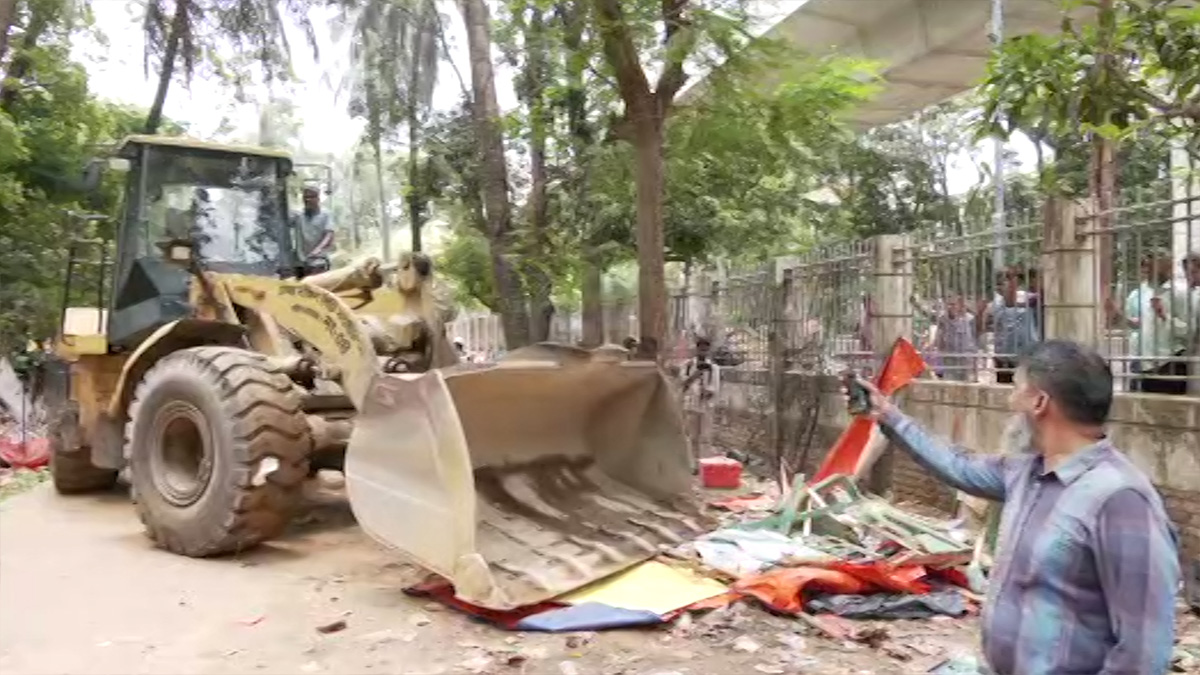 সোহরাওয়ার্দী উদ্যানে উচ্ছেদ অভিযান, গুঁড়িয়ে দেয়া হলো দোকানপাট