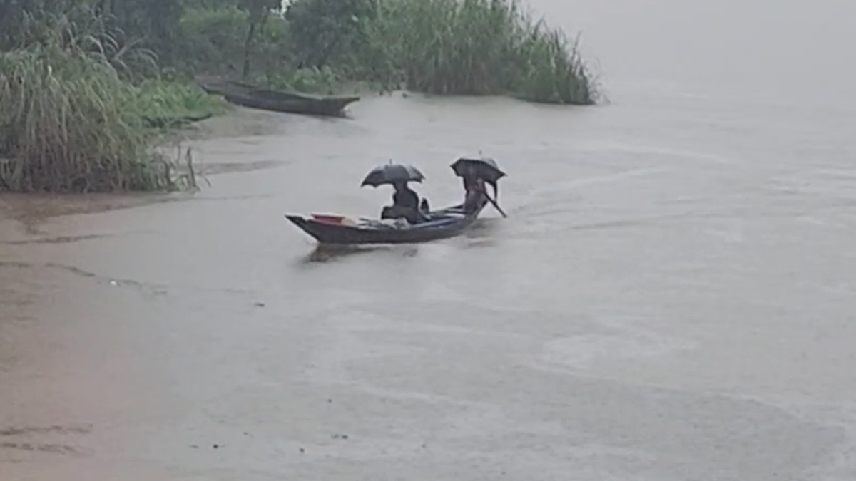 সিলেটে নদীর পানি বাড়ছে, নগরে জলাবদ্ধতা; বাঁধ ভেঙেছে সুনামগঞ্জ-হবিগঞ্জে