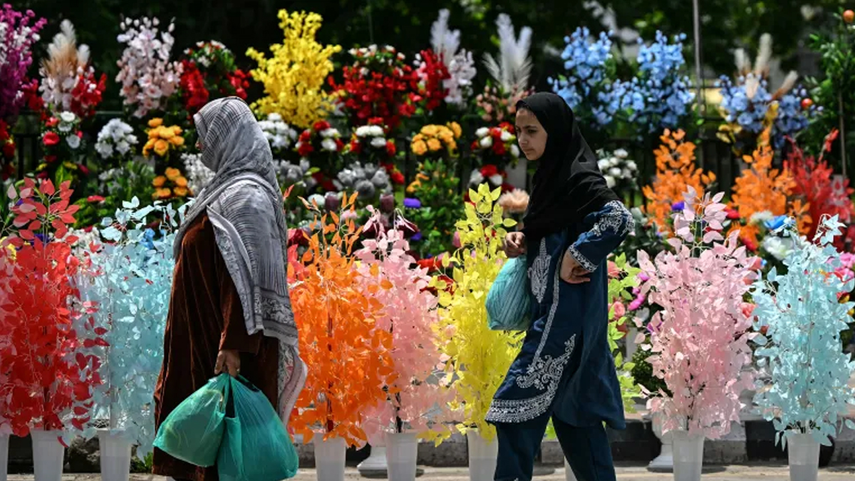 ছবি: ভারত নিয়ন্ত্রিত কাশ্মিরে স্বাভাবিক হতে শুরু করেছে বাজার